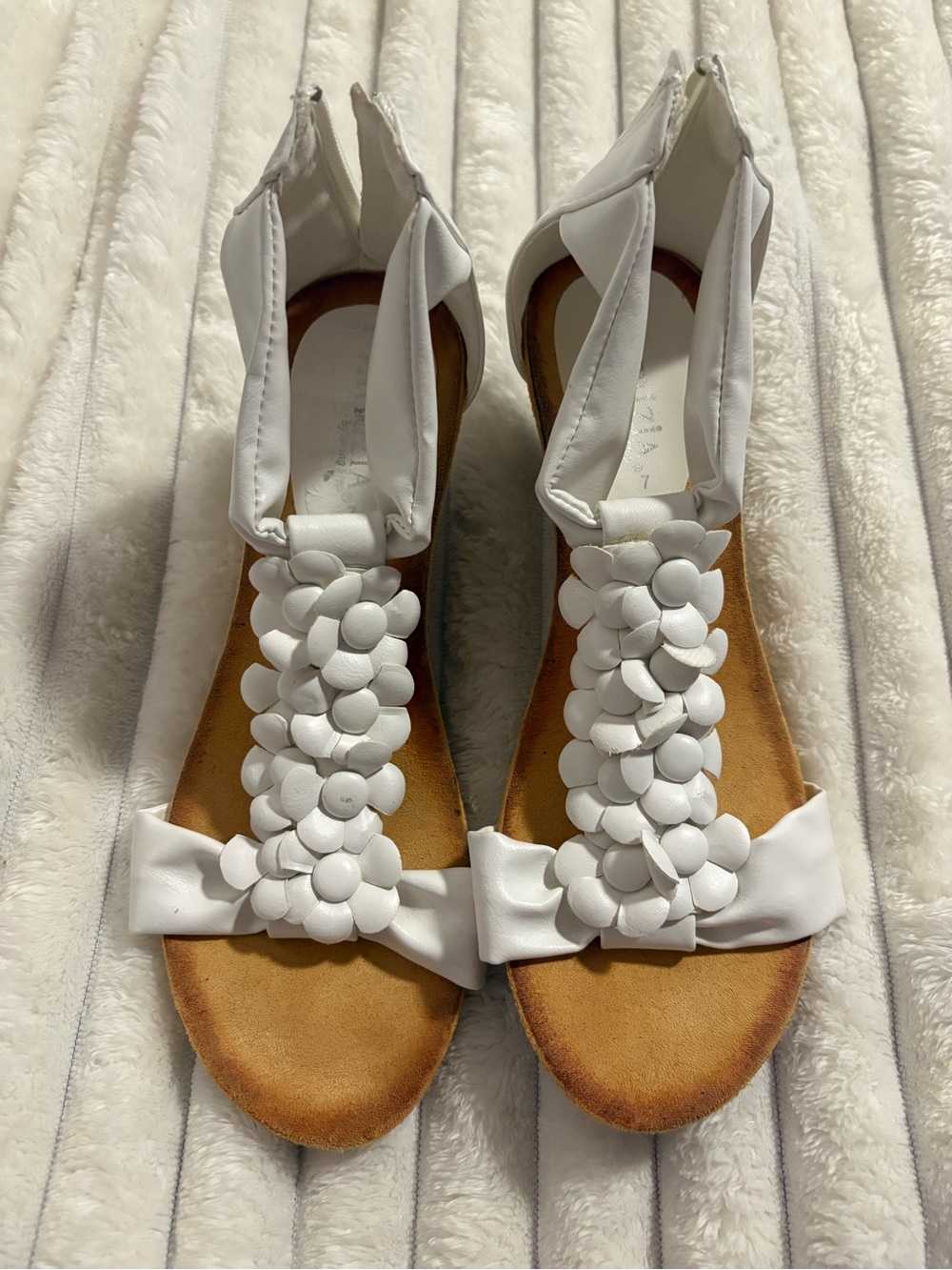 White Floral Wedge Sandals Women’s Size 7 Boho Spring Summer